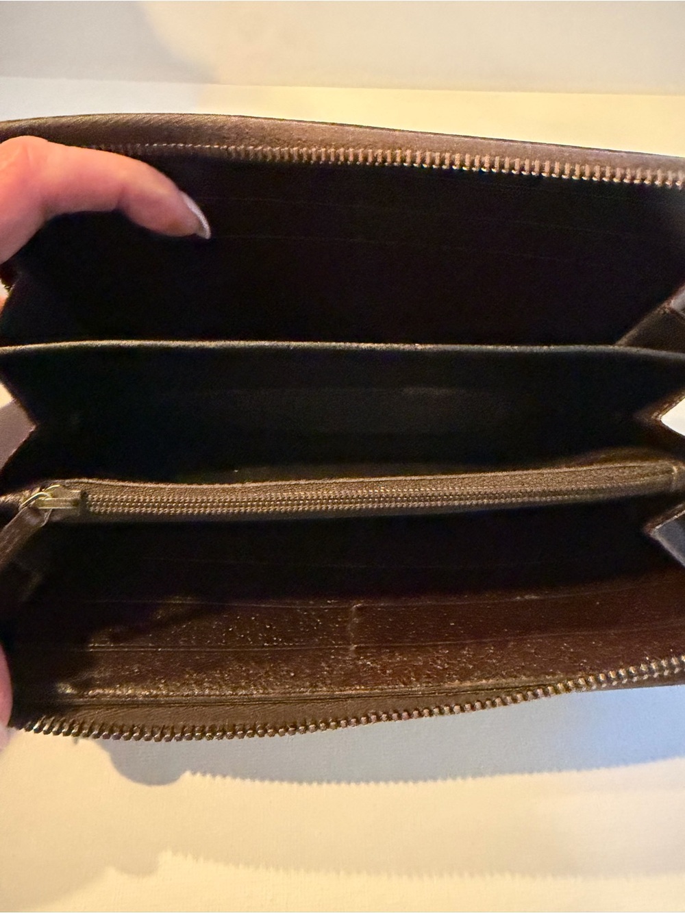 Gucci Brown and Beige GG Canvas Zip Wallet - Picture 5 of 6